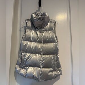 Athleta Women’s Silver Puffer Vest Small 25.5” from shoulder to front hem.
